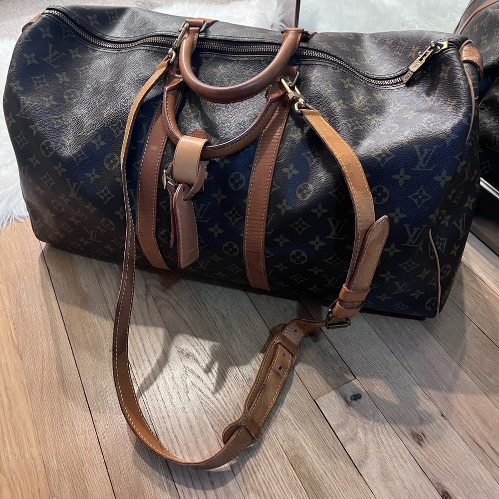 SOLD Louis Vuitton Monogram Keepall 55 With Strap, Name Tag and Poignee - Picture 4 of 17